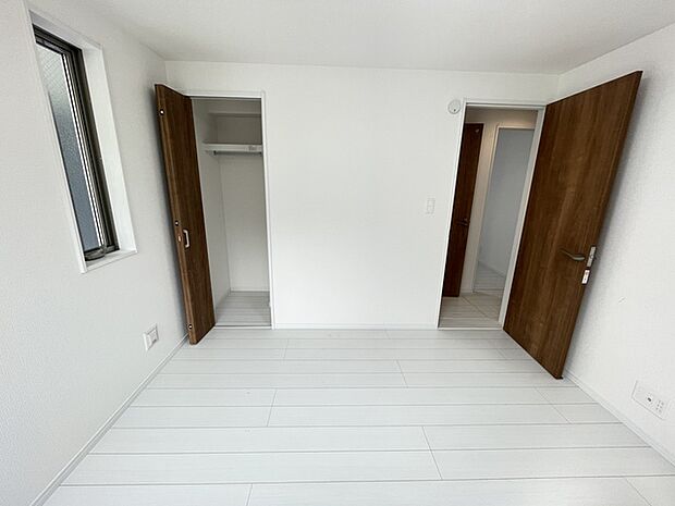 1階5.25帖洋室　収納