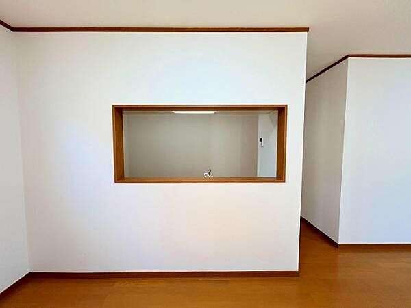 リビングの気配を感じながら家事出来る対面式キッチンです