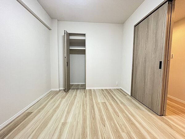 5.2帖洋室　クローゼット