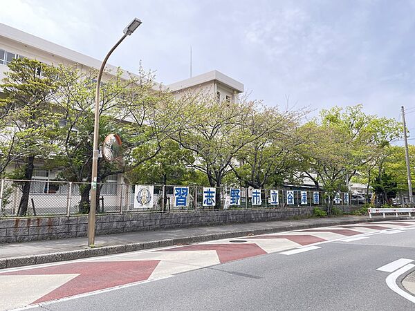 習志野市立谷津南小学校80m徒歩1分