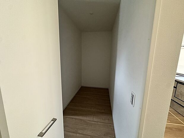 広々としたリネン庫は収納たっぷり