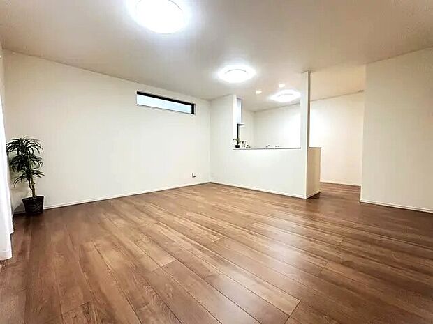 内装はホワイト×トープ系を採用しています