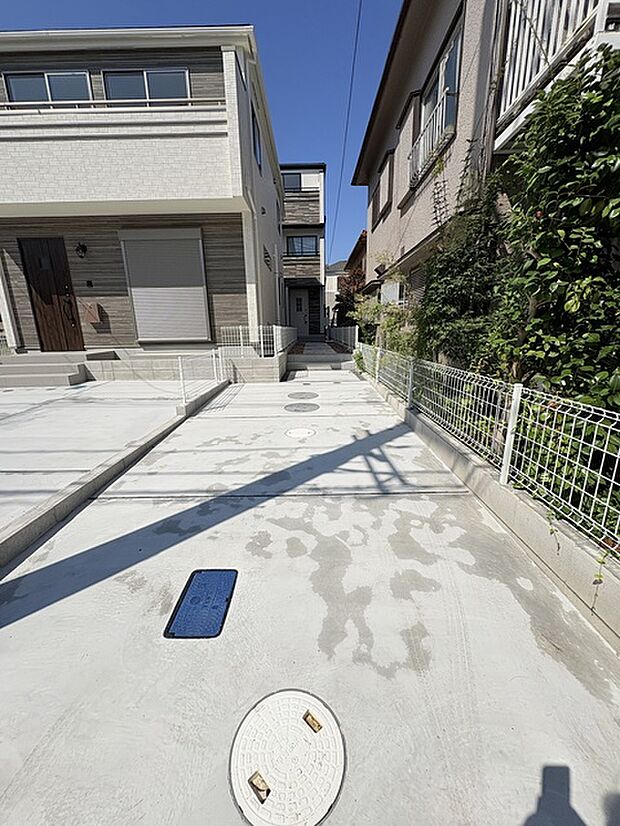 E号棟駐車場