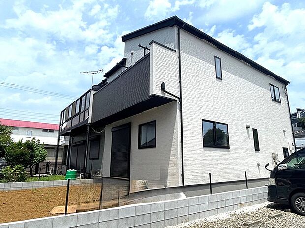 植栽やお子様の遊び場にも活用できる広いお庭があります