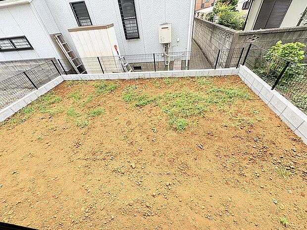 ゆとりある南庭　お好みの植栽が楽しめます