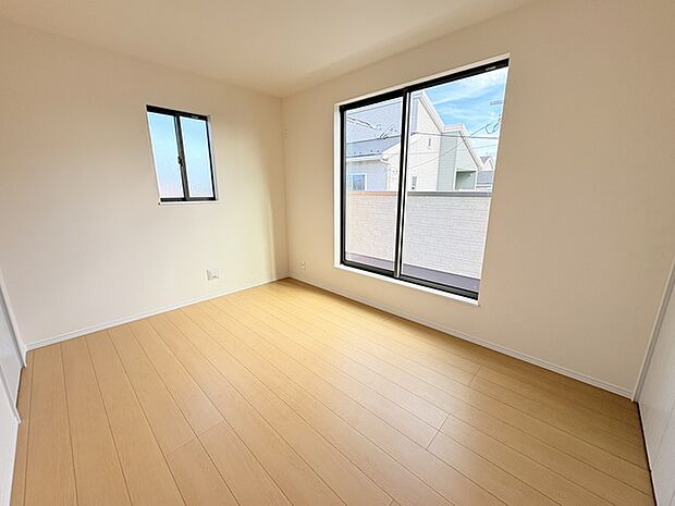 バルコニーへはこちらのお部屋から