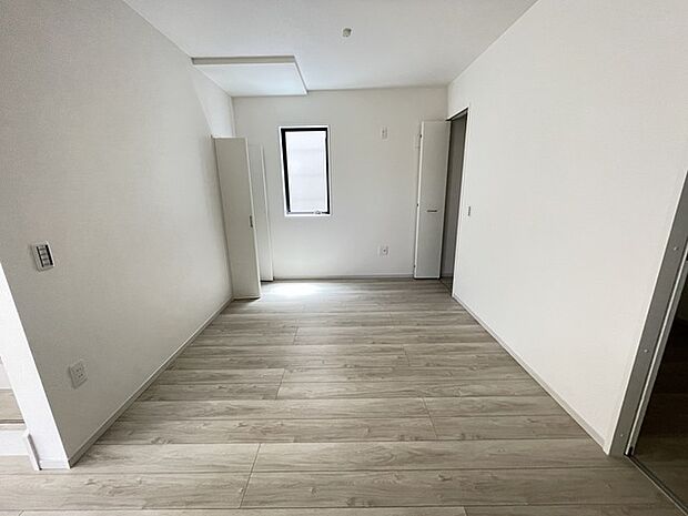 キッチンから目の届く空間、お子様の遊び場やワークスペースにしても 間仕切りも可能です