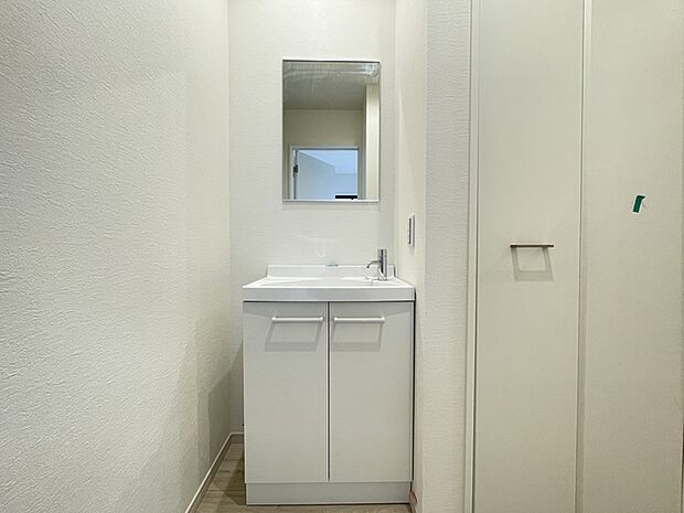 1階にも洗面台を設置し、帰宅後すぐに手洗いができます