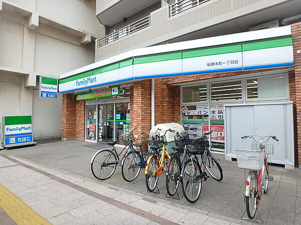 ファミリーマート船橋本町一丁目店90m徒歩2分