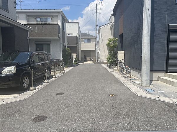 突き当たり右側の住戸です