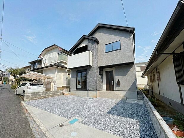 約43.78坪 広々とした敷地 駐車スペース2台確保できます