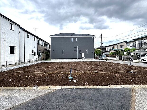 建設地　北東側前面道路より撮影　B区画左側です