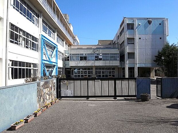 八千代市立八千代台西中学校180m徒歩3分
