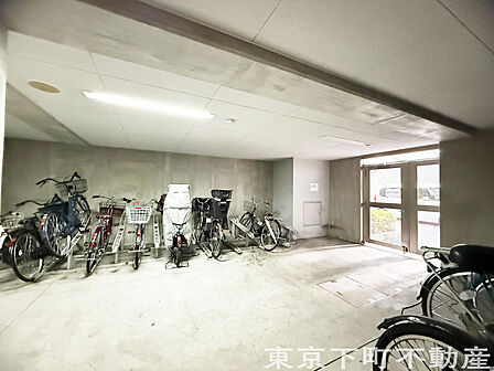 敷地内に駐輪場のご用意ございます。最新の空き状況は担当までご確認くださいませ。