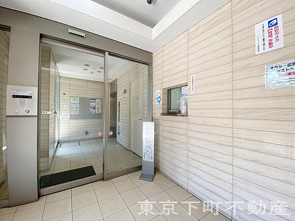 防犯面でも安心のオートロック付き。セキュリティ性の高いマンションです。管理体制がしっかりしているため、エントランス等の共有部分はきれいな状態が保たれております。