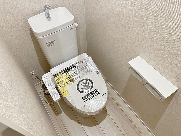 トイレは各階に1つずつあるので、1階と2階を行き来する必要がありません。忙しい朝の混雑も解消！ 