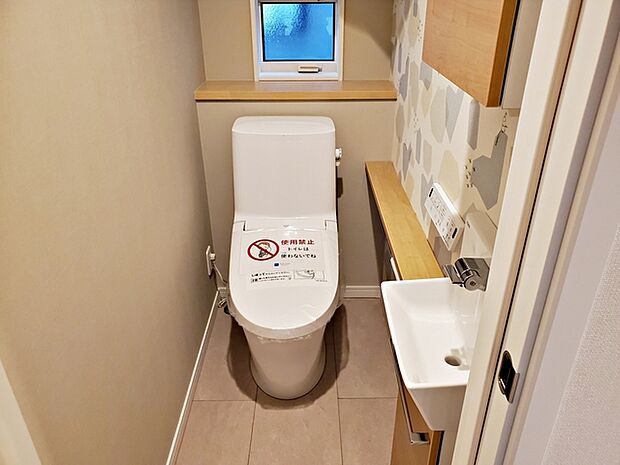 各フロア1カ所ずつシャワー機能付トイレを設置しており、忙しい朝の混雑も解消！ 