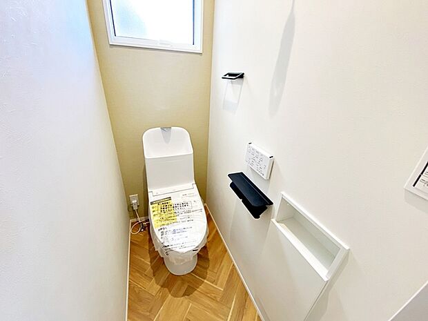 各階に温水洗浄付きトイレを完備！朝の混雑解消と感染症対策にも便利です！