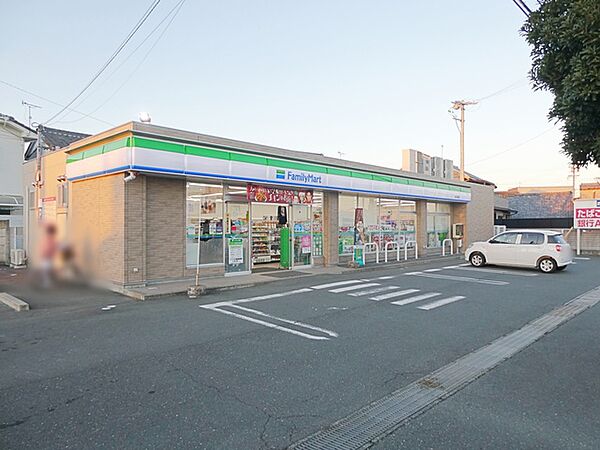 ファミリーマート豊川御律店（920m）