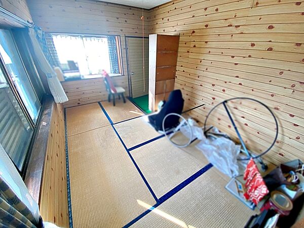 二面採光となっているのでお部屋を明るく照らします。