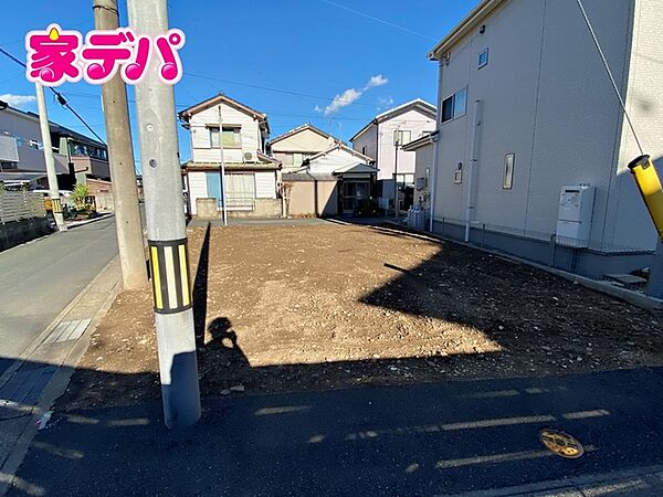 周辺にはバローやコスモスなどお買い物施設も充実しており生活環境良好