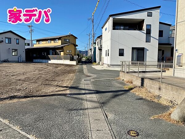 前面道路：東側