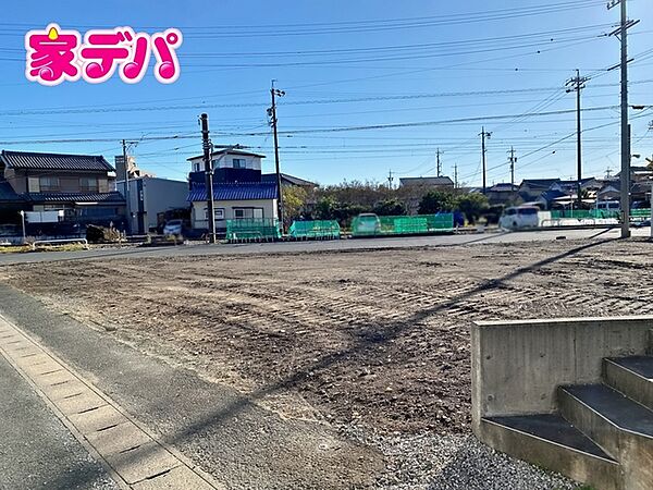 東部中学校が近くお子様の通学も安心です。