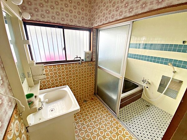 ゆとりある広さの洗面脱衣室です。