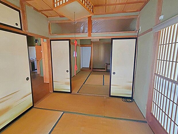 【和室4.5＋和室6帖】 玄関横の和室は来客時にとっても便利です 2部屋を続間として広々とお使いいただけます。