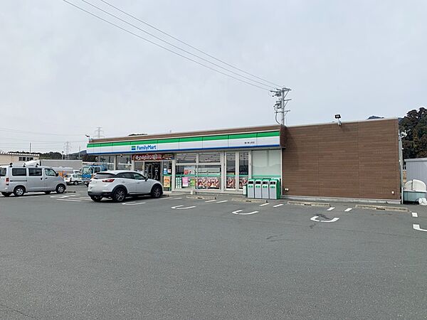ファミリーマート豊川東上町店（1330m）