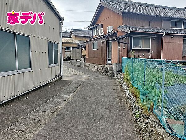 前面道路：東側幅員約2.5ｍ公道