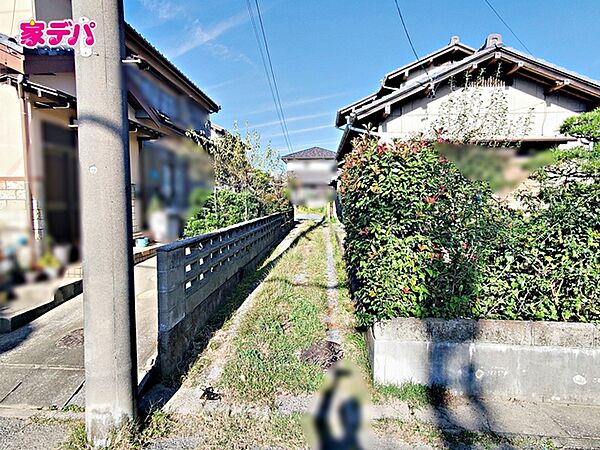 コンビニやドラッグストアなどの商業施設が徒歩圏内で便利！ご相談は「家デパ」へ！