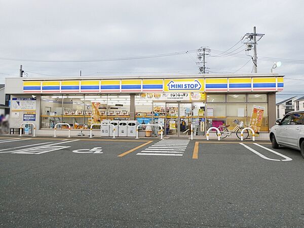 ミニストップ豊川馬場町店（720m）