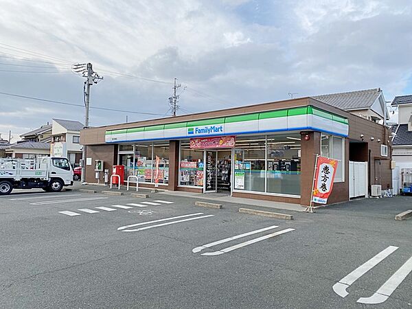 ファミリーマート豊川寿通店（520m）
