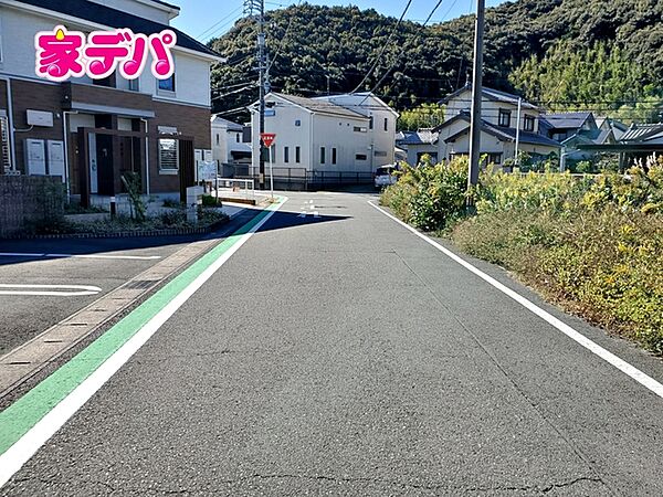 前面道路：南西側約6ｍ幅