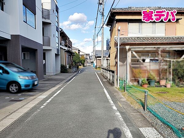 前面道路：南東側4ｍ幅