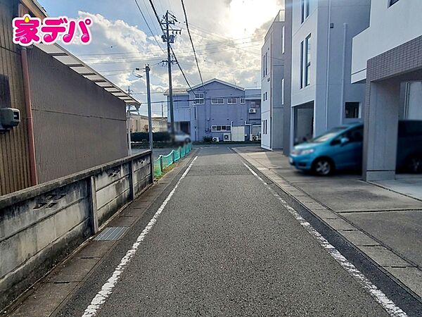 前面道路：南東側4ｍ幅