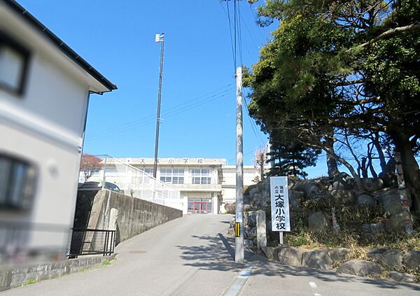 大塚小学校（720m）