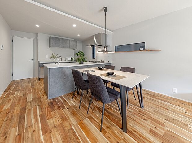 【リビング17.4帖】 温かみのあるナチュラルテイストのLDK。ダイニングセットを置いてもゆとりがあります！ 