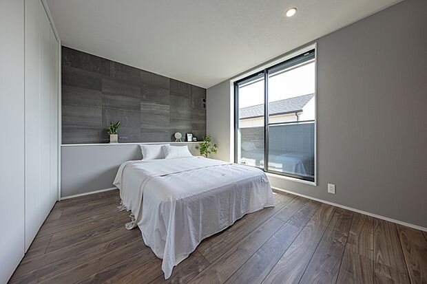 【洋室6.8帖】 主寝室には書斎を設け、集中したい仕事や趣味のスペースとして、プライベートの時間をご堪能頂けます。