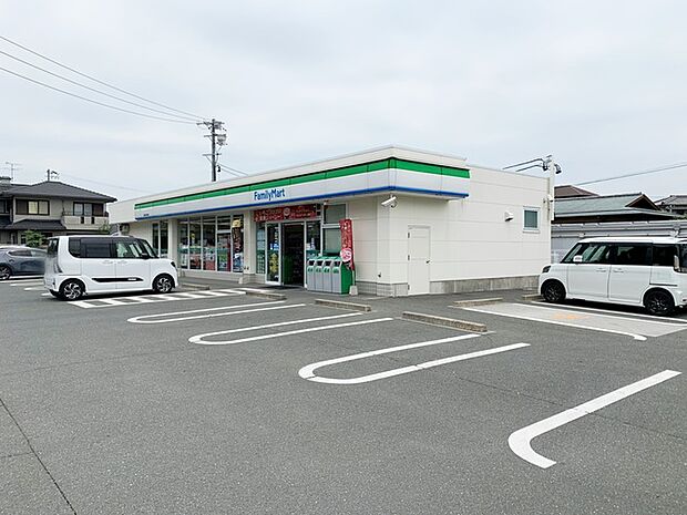 ファミリーマート豊川桜木通店（750m）