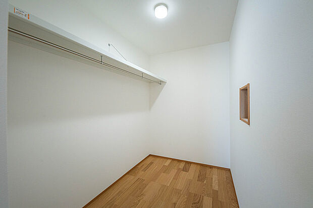 【WIC】 WICは広々3帖！スーツケースから大型の荷物、シーズン物などたっぷり収納できます 