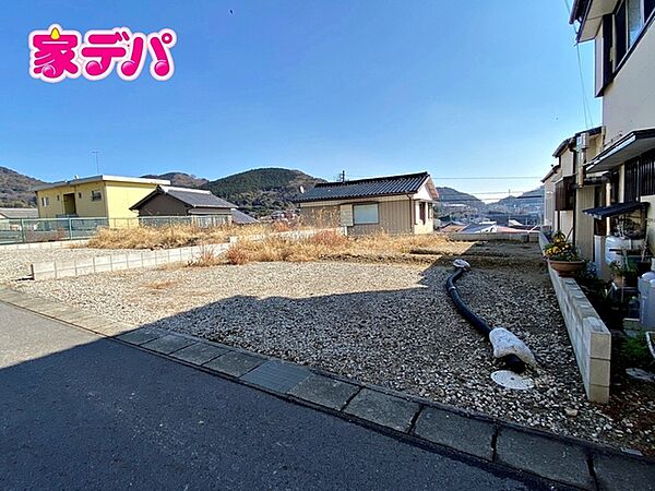 JR「三河三谷駅」まで徒歩12分、三谷東小学校にも通いやすい距離です。