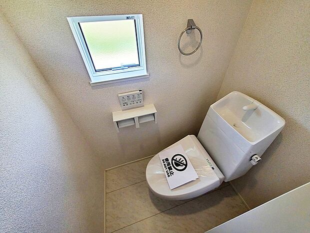 【トイレ】 各フロア1カ所ずつシャワー機能付トイレを設置しており、忙しい朝の混雑も解消！ 