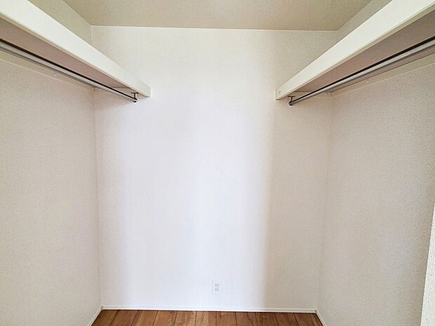 WICは洋服、帽子、バッグなど全て収納可能！お部屋がスッキリ整理整頓できます！ 