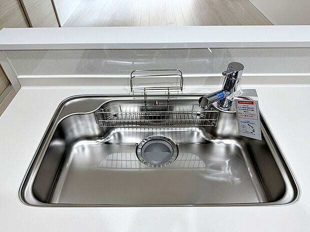 広々とした凸型シンクには洗剤ポケットを標準装備 