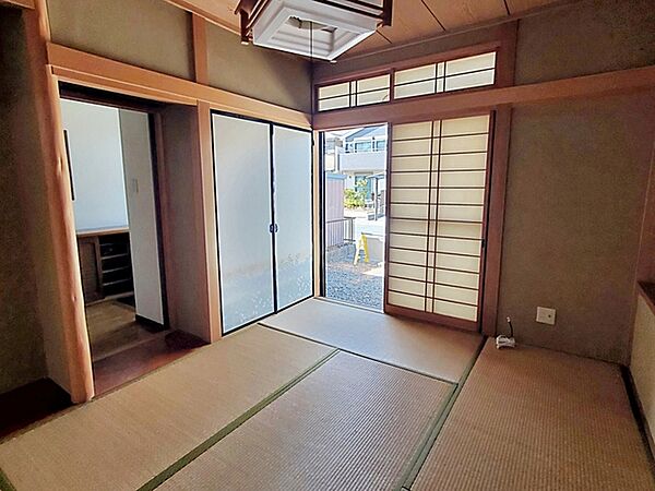 【1階和室】 ホッと一息つける和室。和の空間に癒されます