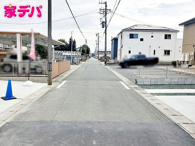 前面道路：南側公道5m幅 前面道路は約5mあり駐車もスムーズに行えます 