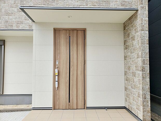 お洒落な玄関ポーチがご家族のお帰りを明るくお迎えしてくれます。