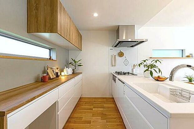 キッチンスペースにはカップボードも標準設置！デザイン性と機能性に拘った設備仕様です！ 